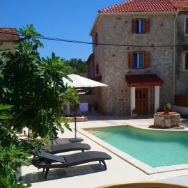 Vacation home Villa Santa Eufemia, hotel in Sutomišćica