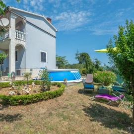 Apartment Olivia by Interhome, hotelli kohteessa Pićan