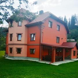 Vodograi, hotel i Slavske