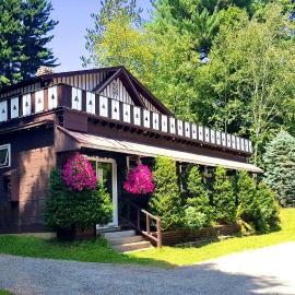The Wilderness Inn: Chalets, Hotel in Wilmington
