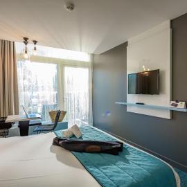 Logis Hôtel Les Pins - Opéralia, hotell i Balaruc-les-Bains