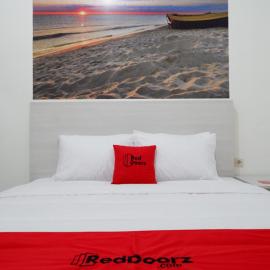 RedDoorz near Mataram University, hotel in Mataram