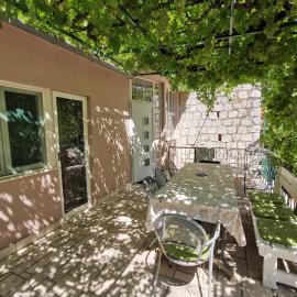 Omiš में, होटल Big and Spacious Apartment in the heart of Omiš