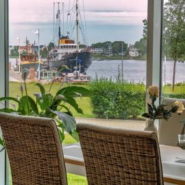 "myHarbourfront", luxuriöses Wohnen an der Hafenmole mit Wäsche, hotel a Rostock