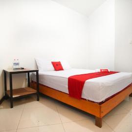 RedDoorz near Mal Abepura, hotel en Jayapura