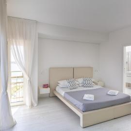 Santa Rosa luxury apartment 2 BEDROOMS 4 People private parking、トラーニのホテル