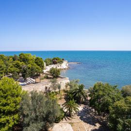Santa Rosa luxury apartment 2 BEDROOMS 4 People private parking, hotel u gradu Trani