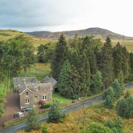 The Farmhouse B&B، فندق في دنكيلد