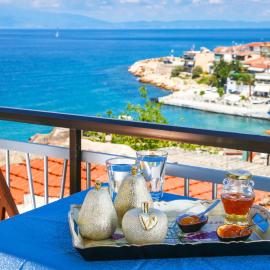 Athanasia Rooms, hotel u gradu 'Mariaí'