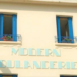 Modern Boulangerie, large 6 bedroom village house, hotel in Quillan