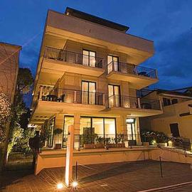 Residence Ascot, hotel in Cattolica