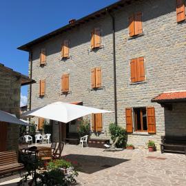 Albergo Ristorante Letizia, hotel v destinaci Chiusi della Verna