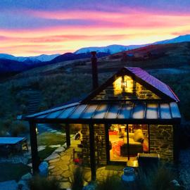 Hawkridge Chalet - Honeymooners Chalet, hotel in Arrowtown