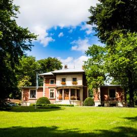 Pałac w Porażynie โรงแรมในโอปาเลนิซา