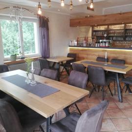 Waldgasthaus, hotel din Hochburg