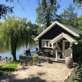 Sommerhus i idylliske omgivelser، فندق في Veksø
