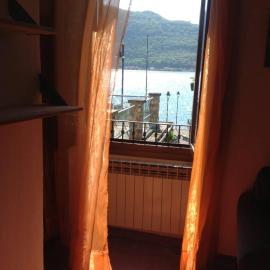 Cosy studio step from the Iseo lake.