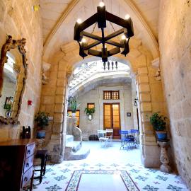 The Lodge, hotel din Cospicua