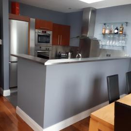 Luxurious Penthouse Apartment 1 , City Centre, hotel in Kilkenny