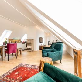 Große Dachgeschosswohnung im Herzen von Graz、グラーツのホテル