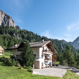 Ciasa Roenn, hotel in Colfosco