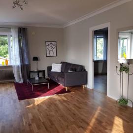 Lovely, spacious apartment with free parking – hotel w mieście Sandviken