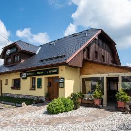Penzion U Zpěváků, hotel a Nové Hutě