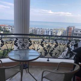 Amazing apartment facing the sea