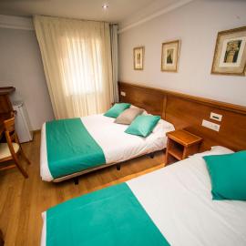 Hotel Alba – hotel w mieście Soria