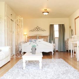Room for Two, Hotel in Richmond