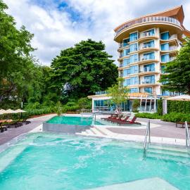 Centara Sonrisa Residences & Suites Sriracha, hotel i Si Racha