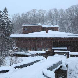 Niseko Konbu Onsen Tsuruga Moku-no-sho, viešbutis mieste Nisekas