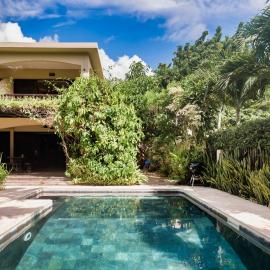 Villa Vakoa - Tranquil Villa With Lush Gardens, hotel in Pointe d'Esny
