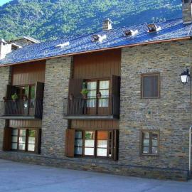 Apartaments Vall Ferrera, hotel em Areu