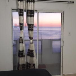Ocean front apartment., Hotel in San Antonio del Mar