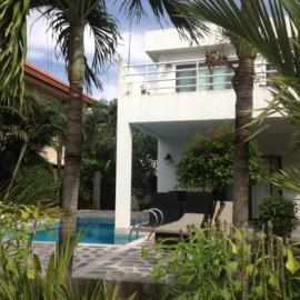Mae Phim -Beachfront living in a villa with a private pool !, hotel in Ban Tha Fat