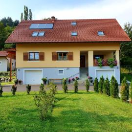 Ferienwohnung Wruss, hotelli kohteessa Gamlitz