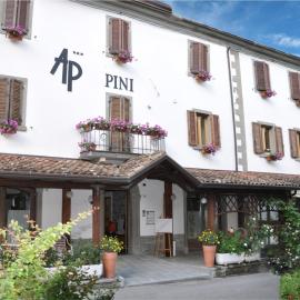 Hotel Pini, hotel em Corniolo