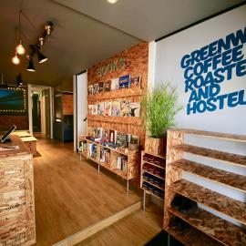 Greenwood Hostel, khách sạn ở Izumi-Sano