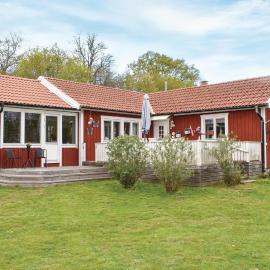 2 Bedroom Beach Front Home In Listerby, hotel a Listerby