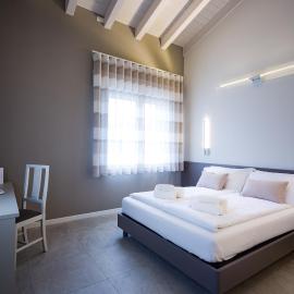 Borgocinquanta, hotel u gradu Izola dela Skala