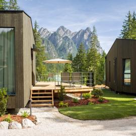 Skyview Chalets am Camping Toblacher See, hotel di Dobbiaco