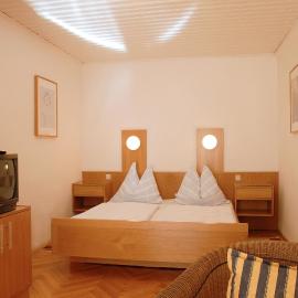 Madar Café Central Melk, hotel a Melk