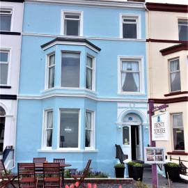Frosty Towers, hotel in Llandudno