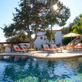 Can Vich, hotel i Sant Carles de Peralta