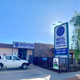 Opal Inn Hotel, Motel, Caravan Park: Coober Pedy şehrinde bir otel