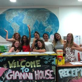 Gianni House Backpackers Hostel, hotel en Giardini-Naxos