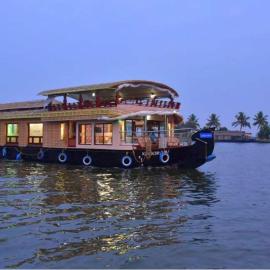 Upper Deck Houseboats