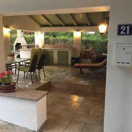 SEASIDE VACATION RENTAL 4TUNA, hotel in Krk