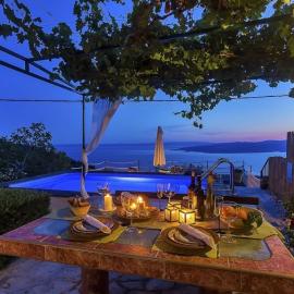 Holiday home Marta with heated pool,grill,sea view, hotel en Bast